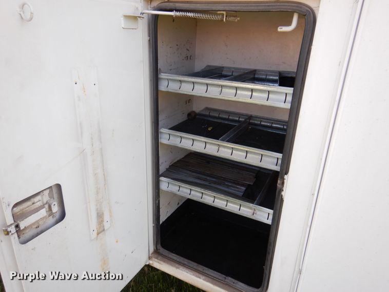 image for item JH9867 2000 Freightliner FL70  utility / service truck