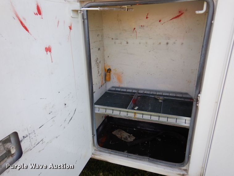 image for item JH9867 2000 Freightliner FL70  utility / service truck