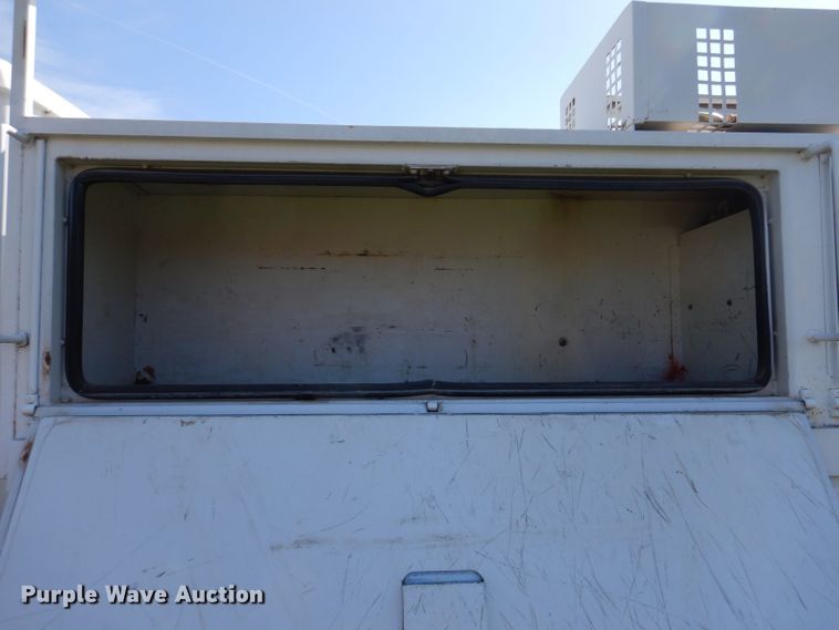 image for item JH9867 2000 Freightliner FL70  utility / service truck