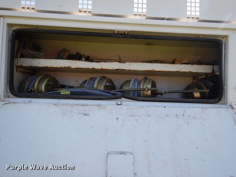 image for item JH9867 2000 Freightliner FL70  utility / service truck