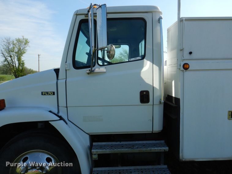 image for item JH9867 2000 Freightliner FL70  utility / service truck