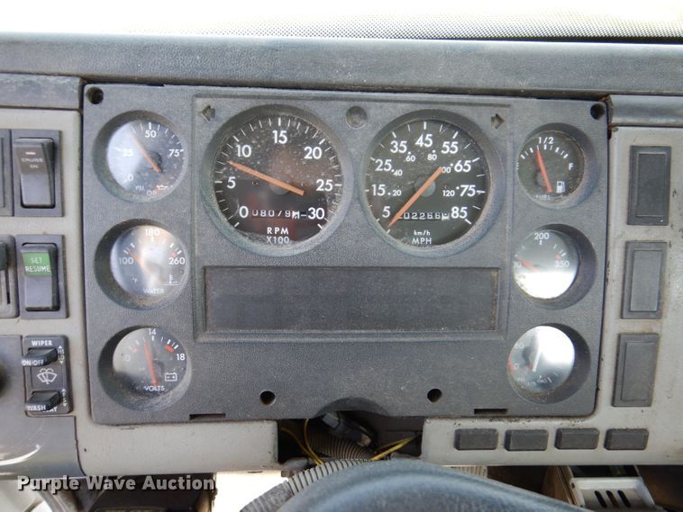 image for item JH9867 2000 Freightliner FL70  utility / service truck