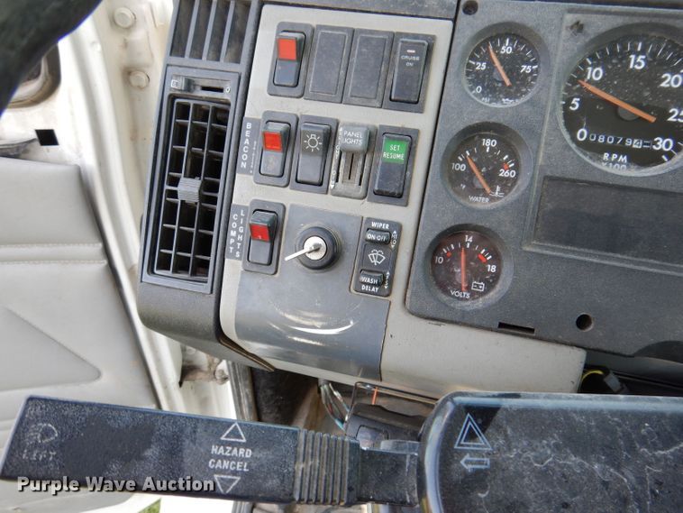 image for item JH9867 2000 Freightliner FL70  utility / service truck