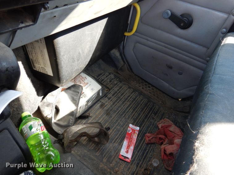 image for item JH9867 2000 Freightliner FL70  utility / service truck