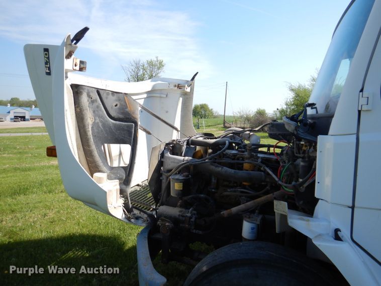 image for item JH9867 2000 Freightliner FL70  utility / service truck