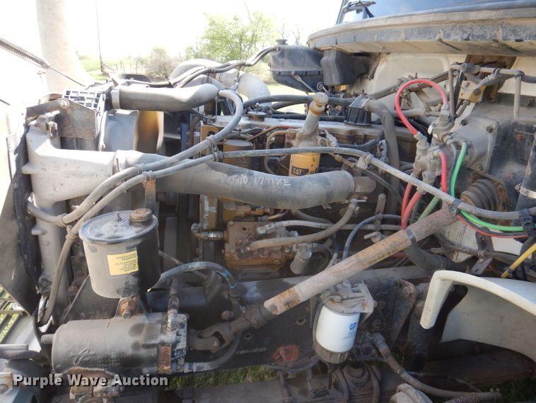 image for item JH9867 2000 Freightliner FL70  utility / service truck