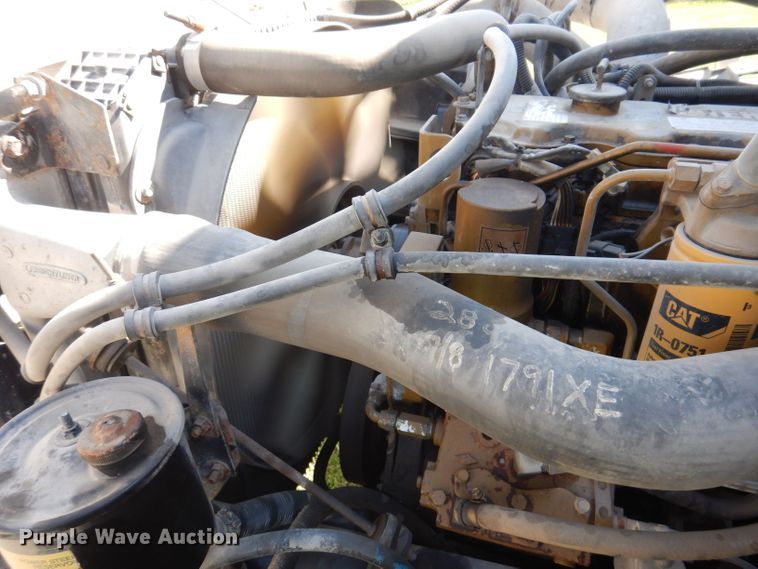 image for item JH9867 2000 Freightliner FL70  utility / service truck