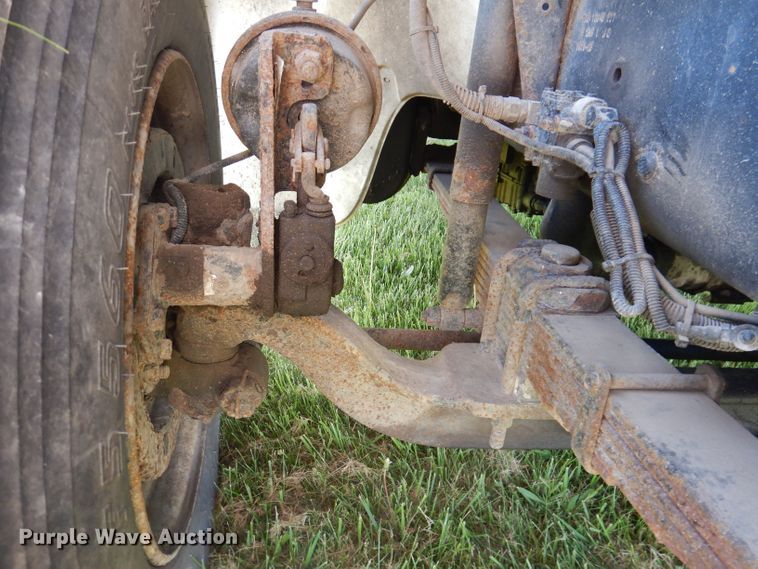 image for item JH9867 2000 Freightliner FL70  utility / service truck