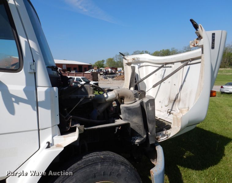 image for item JH9867 2000 Freightliner FL70  utility / service truck