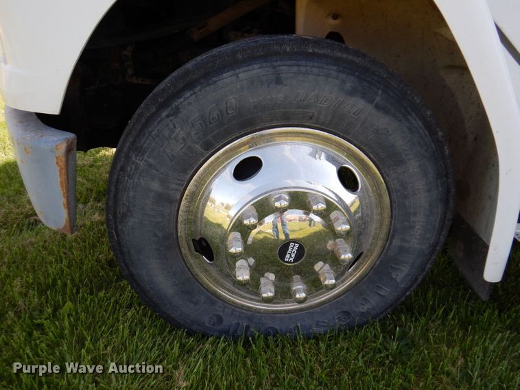 image for item JH9867 2000 Freightliner FL70  utility / service truck