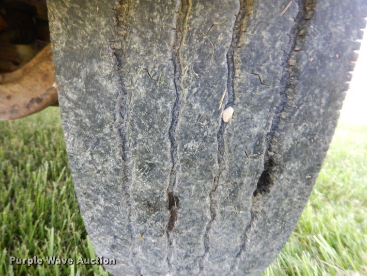 image for item JH9867 2000 Freightliner FL70  utility / service truck