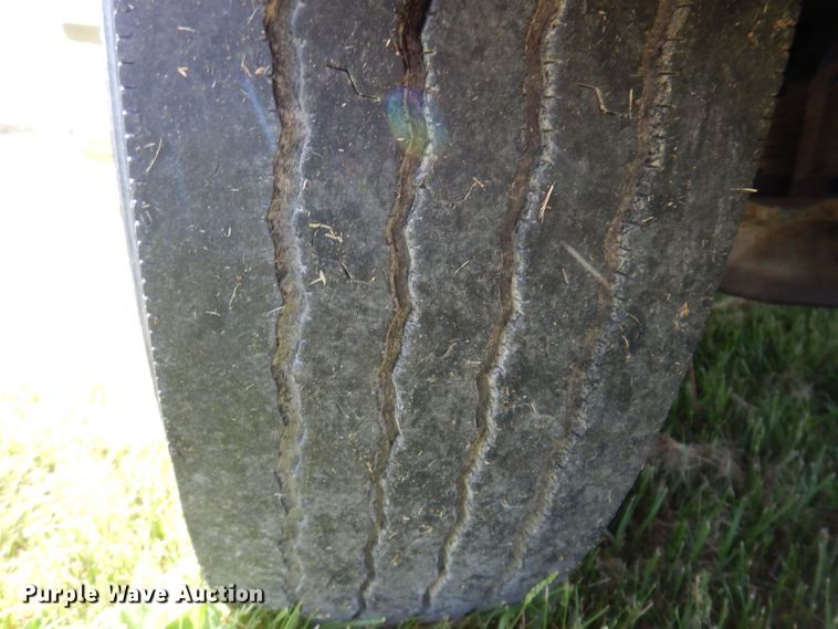 image for item JH9867 2000 Freightliner FL70  utility / service truck