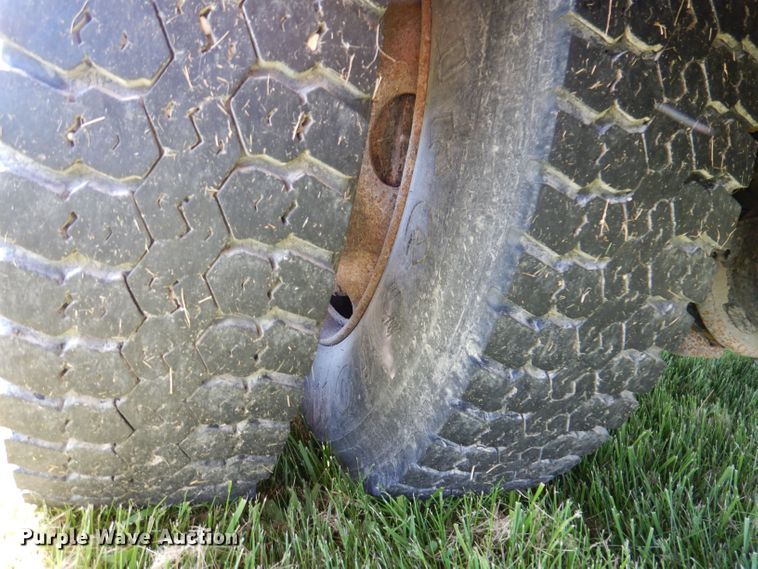 image for item JH9867 2000 Freightliner FL70  utility / service truck