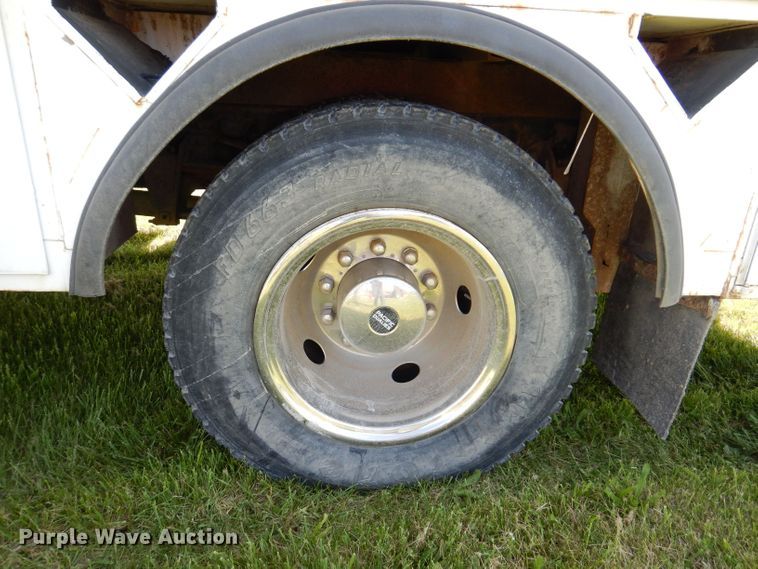 image for item JH9867 2000 Freightliner FL70  utility / service truck