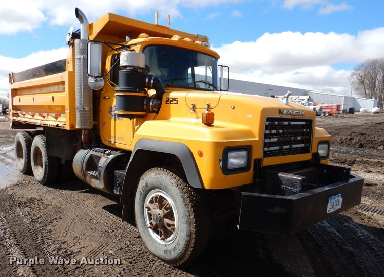 image for item JK9480 1996 Mack RD690S  dump truck