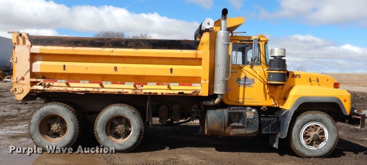 image for item JK9480 1996 Mack RD690S  dump truck