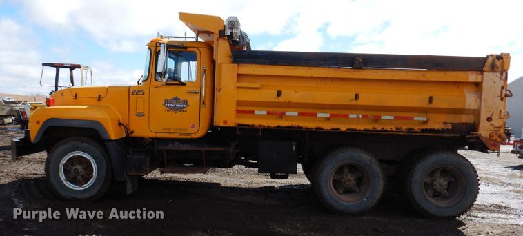 image for item JK9480 1996 Mack RD690S  dump truck