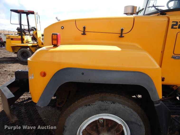 image for item JK9480 1996 Mack RD690S  dump truck