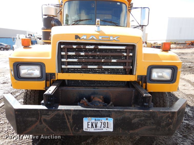 image for item JK9480 1996 Mack RD690S  dump truck