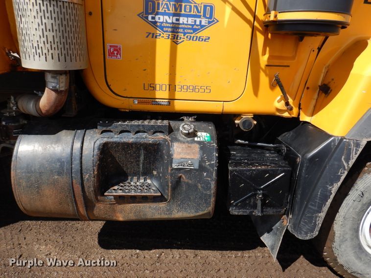 image for item JK9480 1996 Mack RD690S  dump truck