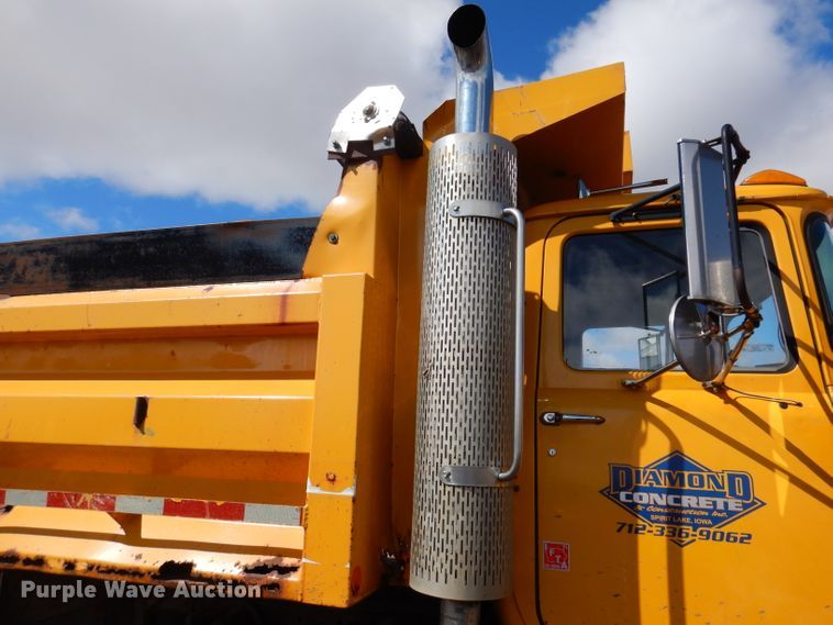 image for item JK9480 1996 Mack RD690S  dump truck