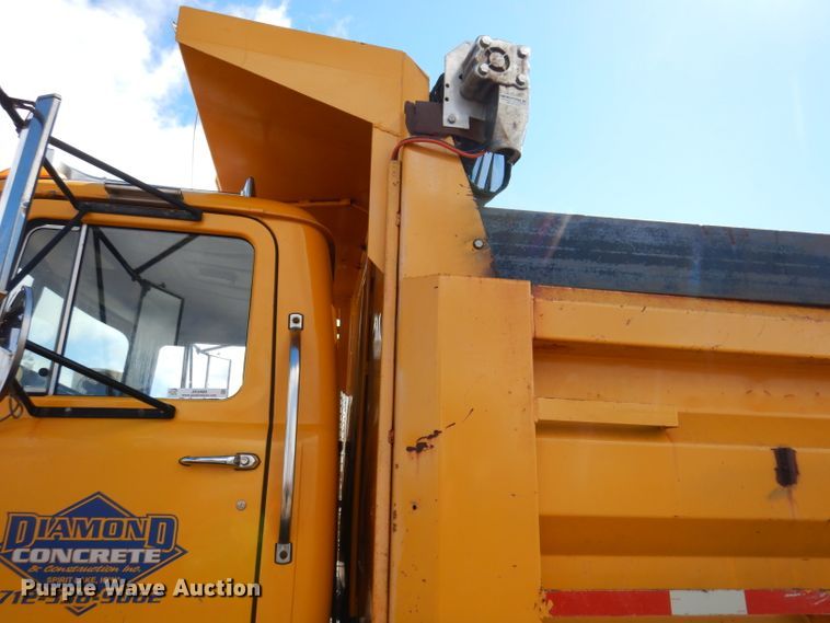 image for item JK9480 1996 Mack RD690S  dump truck