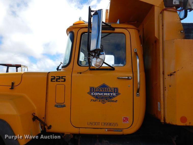 image for item JK9480 1996 Mack RD690S  dump truck