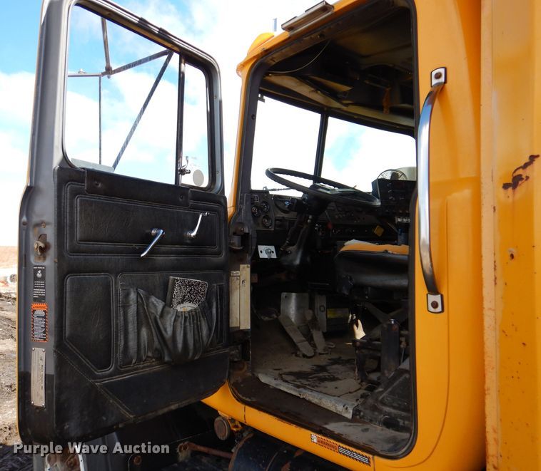 image for item JK9480 1996 Mack RD690S  dump truck