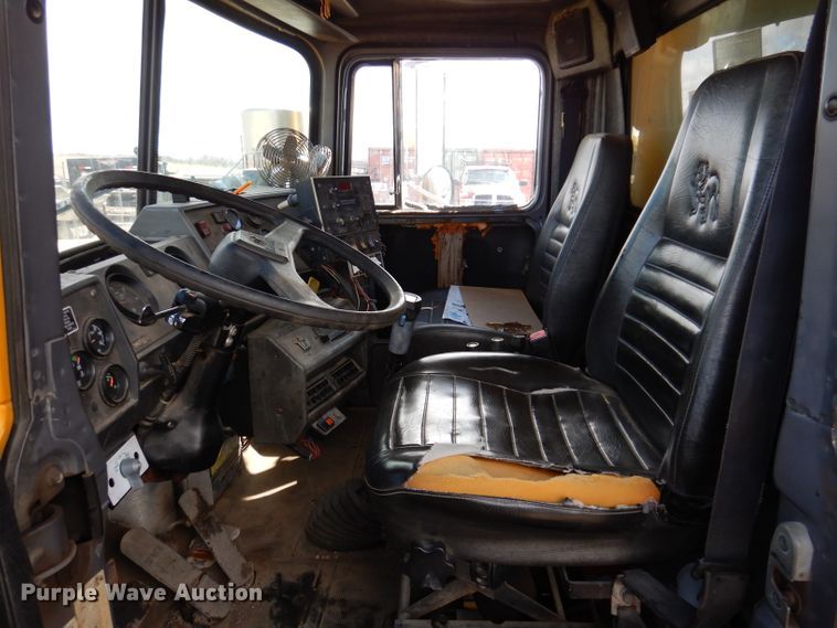 image for item JK9480 1996 Mack RD690S  dump truck