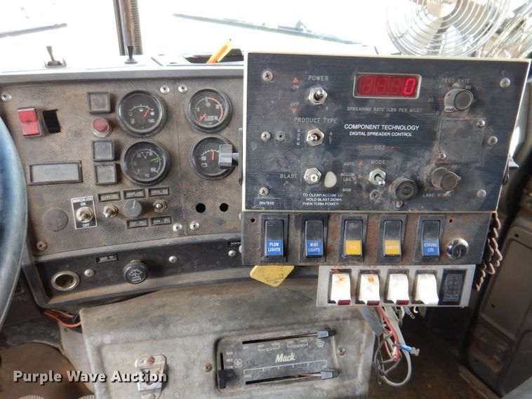 image for item JK9480 1996 Mack RD690S  dump truck