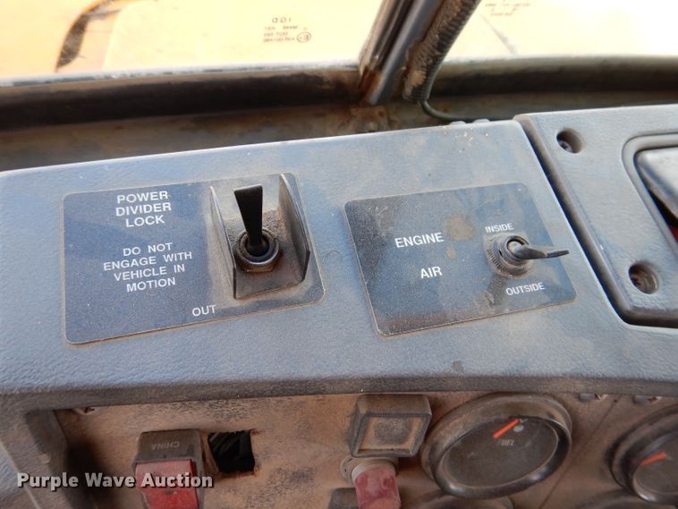 image for item JK9480 1996 Mack RD690S  dump truck