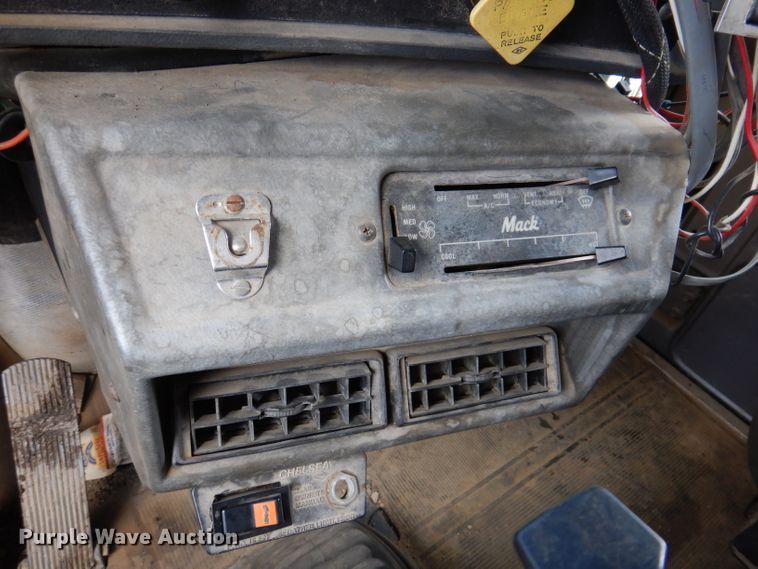 image for item JK9480 1996 Mack RD690S  dump truck