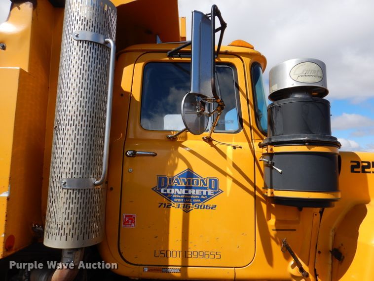 image for item JK9480 1996 Mack RD690S  dump truck