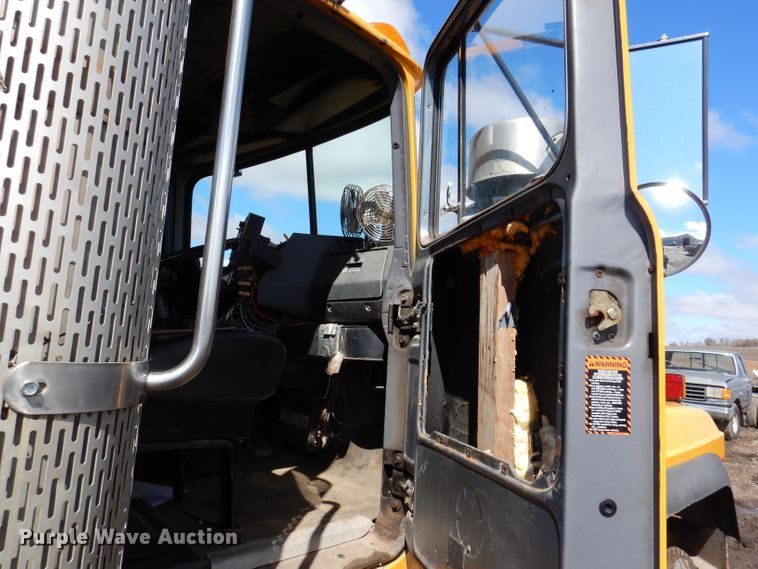 image for item JK9480 1996 Mack RD690S  dump truck