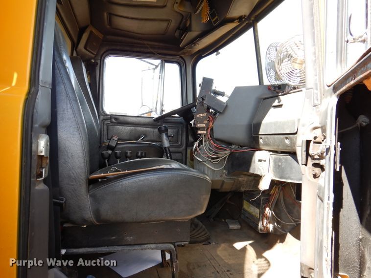 image for item JK9480 1996 Mack RD690S  dump truck