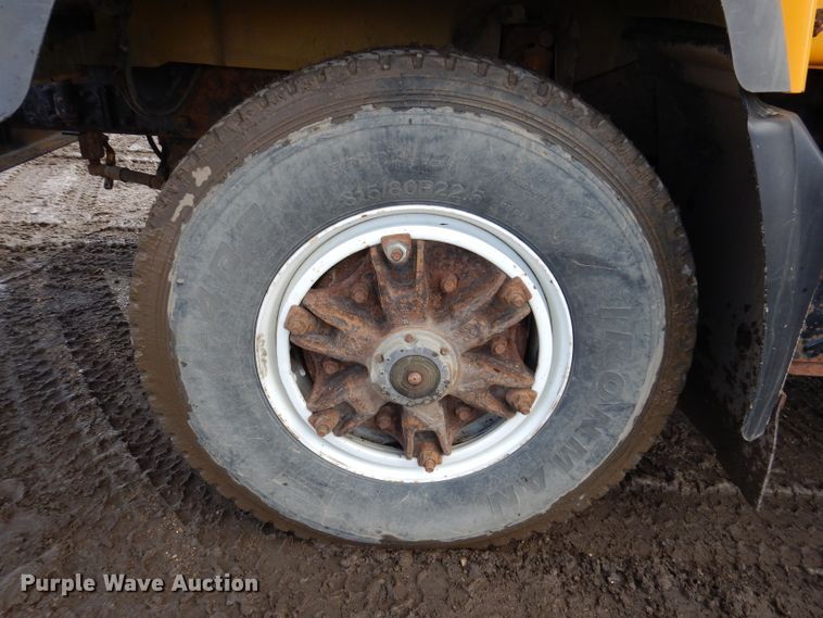 image for item JK9480 1996 Mack RD690S  dump truck