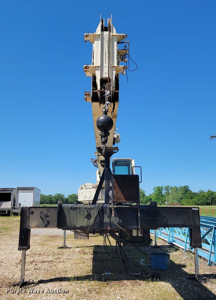 image for item JL9445 National 1200  crane