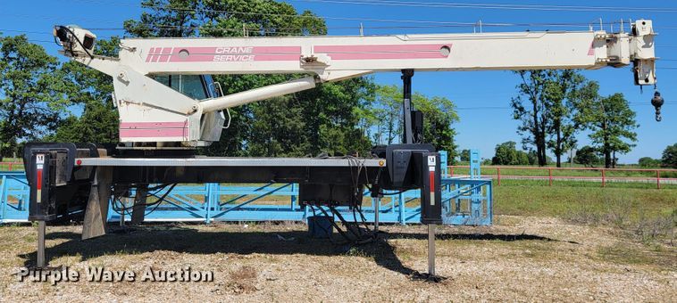 image for item JL9445 National 1200  crane