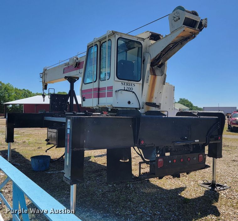 image for item JL9445 National 1200  crane