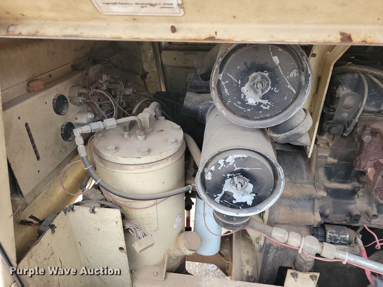 image for item JL9501 1993 Ingersoll Rand P100WF  air compressor