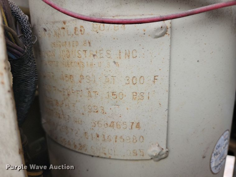 image for item JL9501 1993 Ingersoll Rand P100WF  air compressor