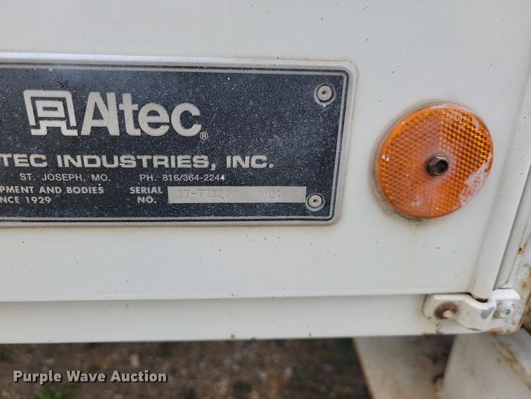 image for item JL9503 2001 International 4800  digger derrick truck