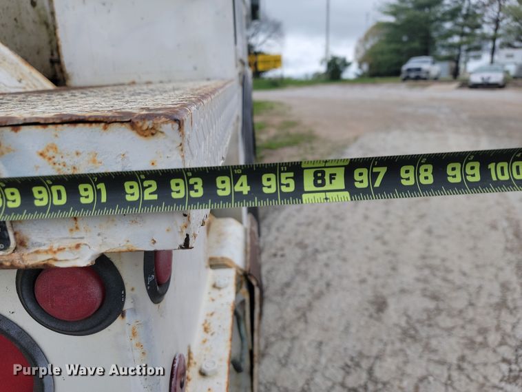 image for item JL9503 2001 International 4800  digger derrick truck