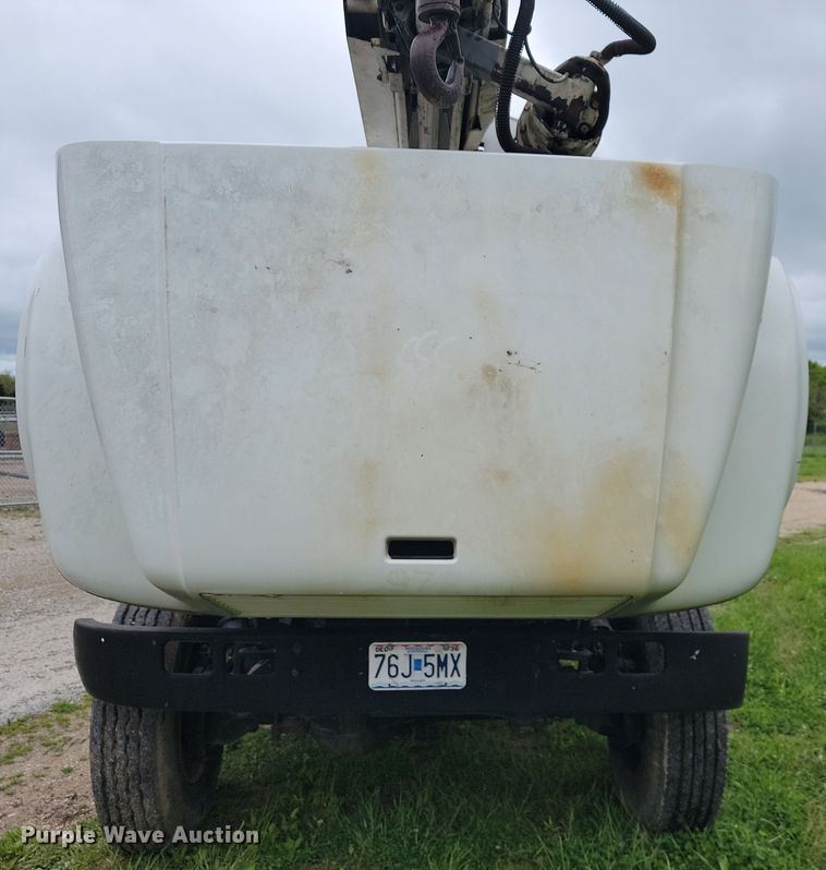 image for item JL9503 2001 International 4800  digger derrick truck