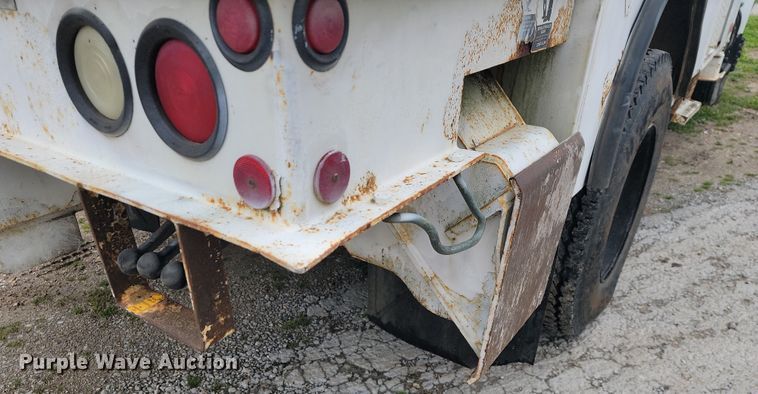 image for item JL9503 2001 International 4800  digger derrick truck