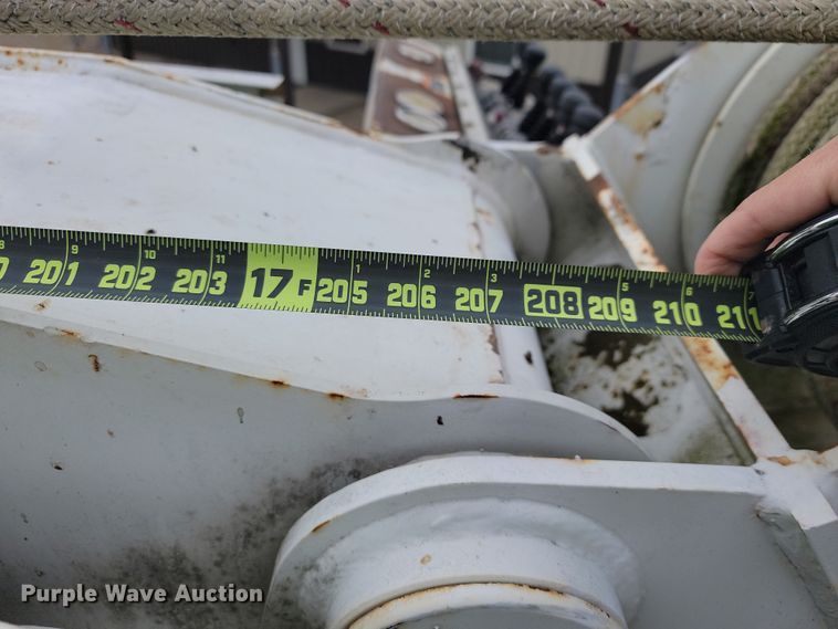 image for item JL9503 2001 International 4800  digger derrick truck