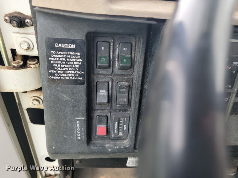 image for item JL9503 2001 International 4800  digger derrick truck