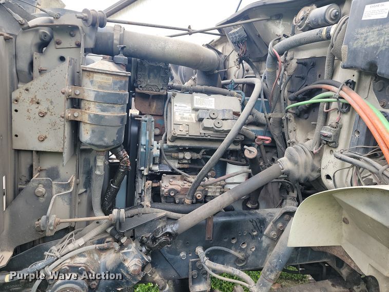 image for item JL9503 2001 International 4800  digger derrick truck