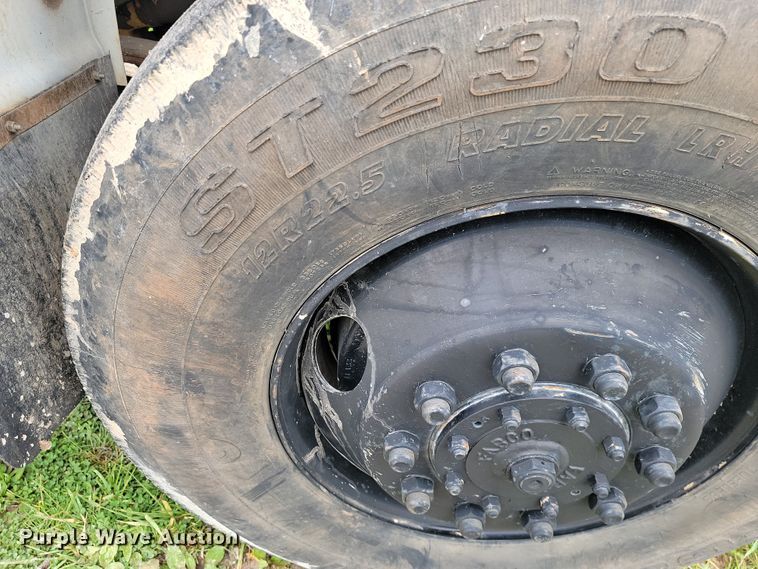 image for item JL9503 2001 International 4800  digger derrick truck