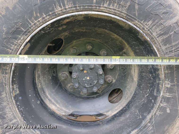 image for item JL9503 2001 International 4800  digger derrick truck